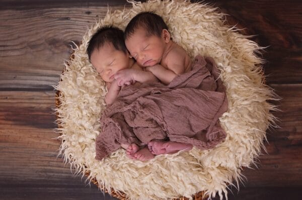 Sleep Training Twins Simplified: Methods, Challenges, and Solutions 1 Sleep training twins